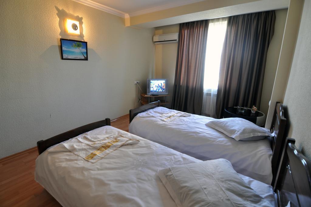 Sun Rise Hotel Tbilisi Room photo